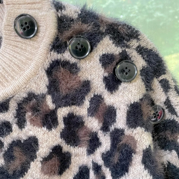 Ann Taylor LP women’s heavy furry cheetah print pullover Shoulder Button design. - Picture 4 of 7